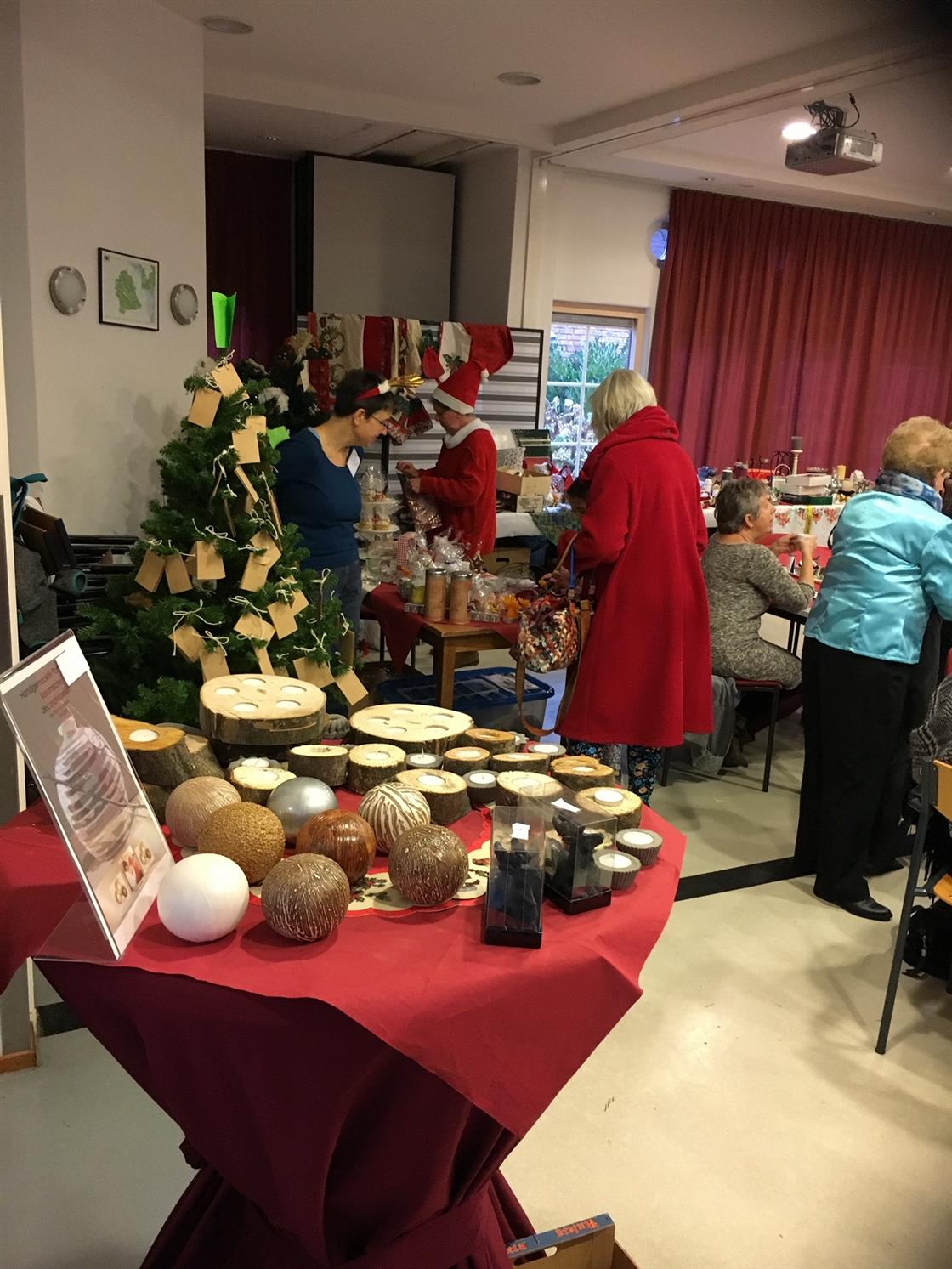 Gezellige Kerstmarkt in de Historische Kerk van Souburg